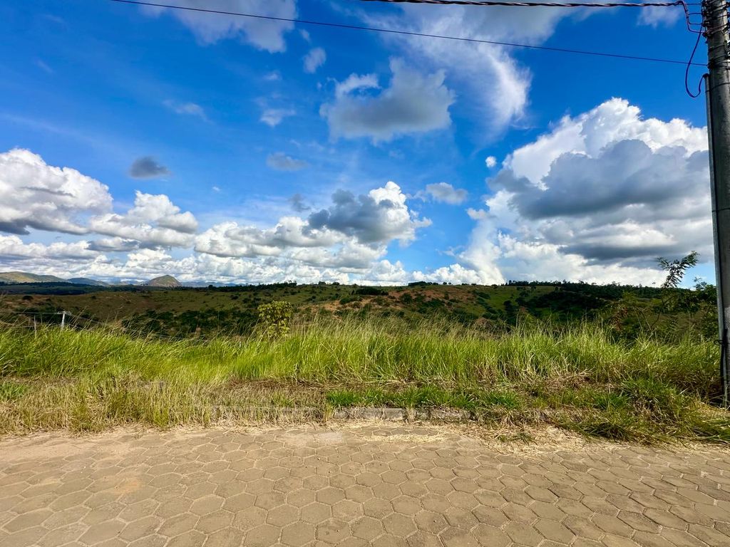 Terreno/Lote à Venda com 301m² por R$ 210.000