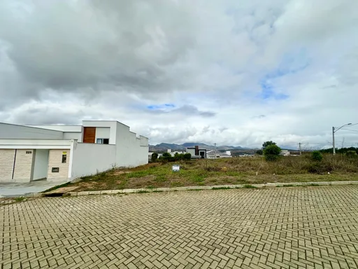 Terreno/Lote à Venda com 300m²