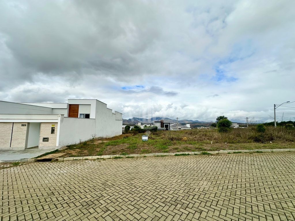 Terreno/Lote à Venda com 300m²